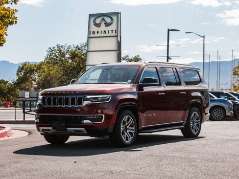 Used 2023 Jeep Wagoneer L Series II RWD image 1