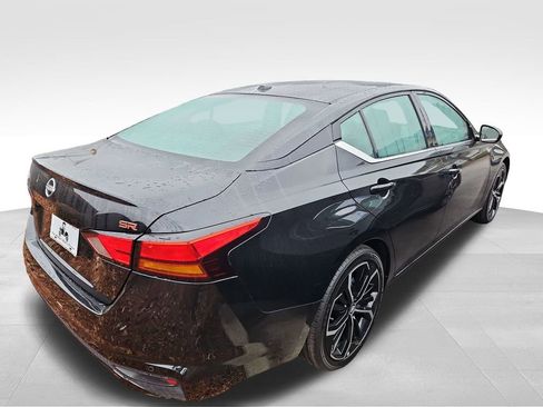 Used 2025 Nissan Altima 2.5 SR w/ SR Premium Package image 6