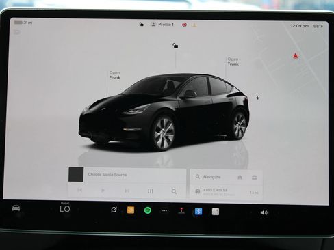 Used 2024 Tesla Model Y Long Range AWD/4WD image 23