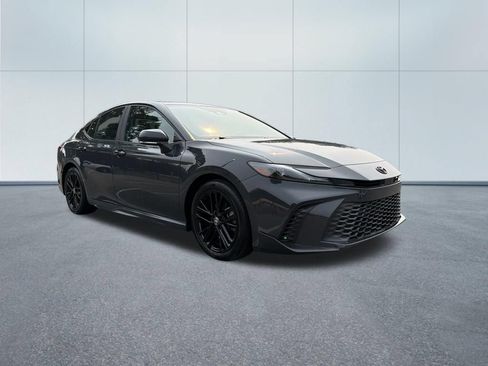 Used 2025 Toyota Camry SE w/ Multimedia Upgrade Package FWD image 4