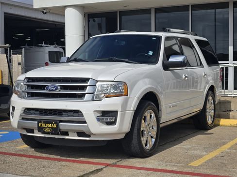Used 2015 Ford Expedition Platinum image 2