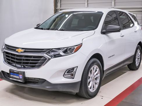 Used 2021 Chevrolet Equinox LS FWD image 1