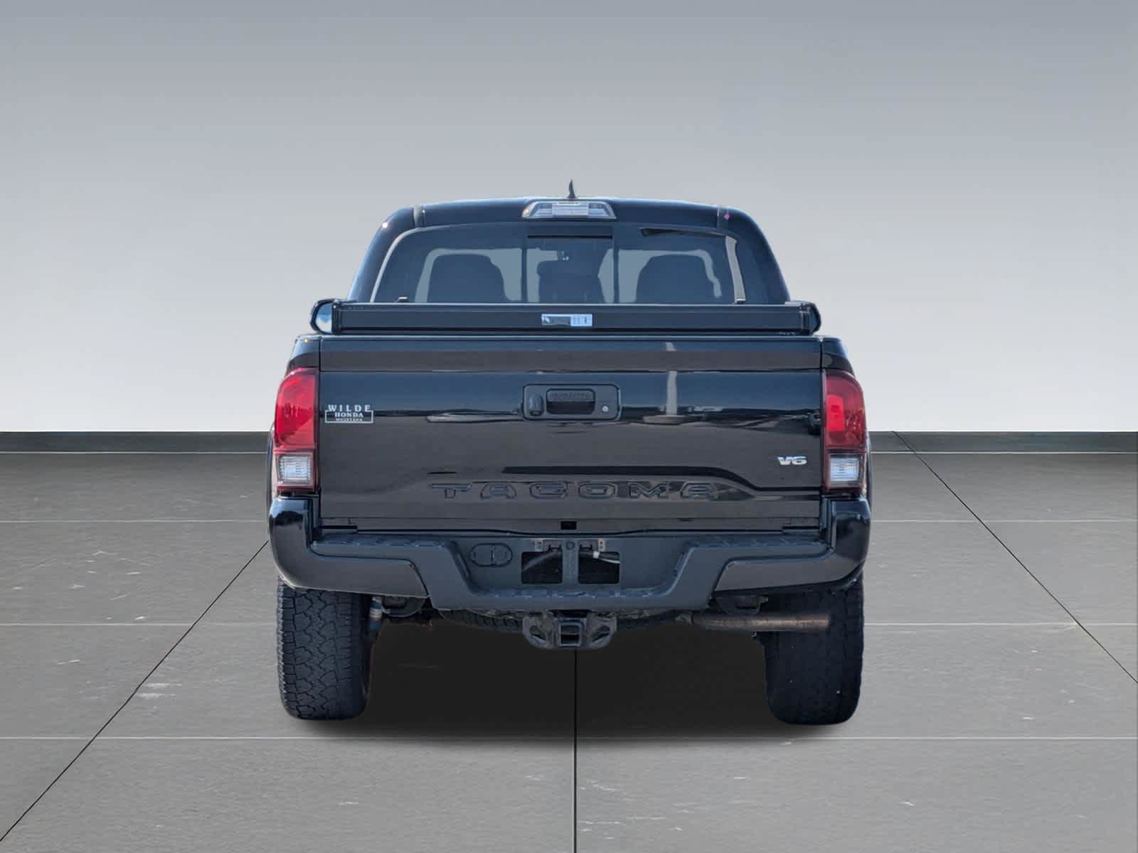 Used 2019 Toyota Tacoma TRD Sport AWD/4WD image 4