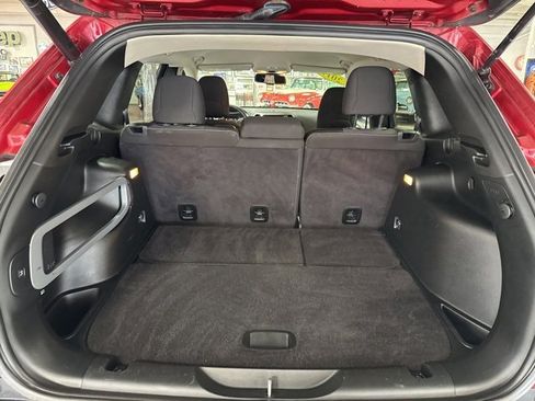 Used 2017 Jeep Cherokee Latitude w/ Comfort/Convenience Group image 31