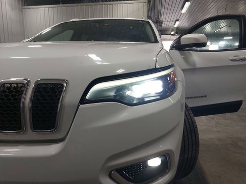 Used 2019 Jeep Cherokee Limited FWD image 30