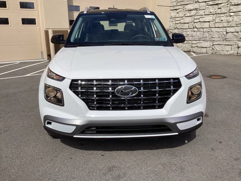 New 2026 Hyundai Venue SEL FWD image 2