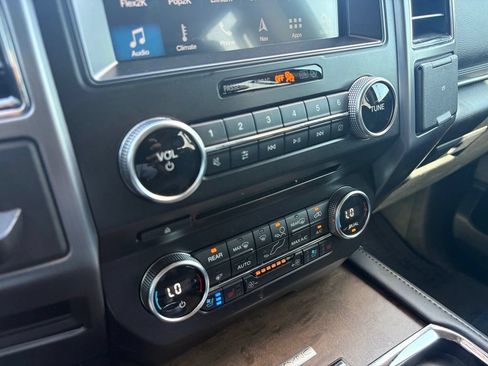 Used 2018 Ford Expedition Platinum AWD/4WD image 18