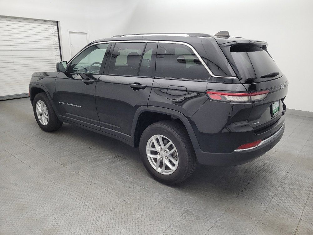 Used 2023 Jeep Grand Cherokee Laredo X AWD/4WD image 3