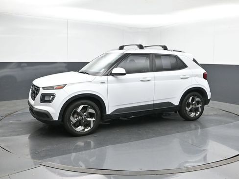 Used 2021 Hyundai Venue SEL w/ Cargo Package image 2