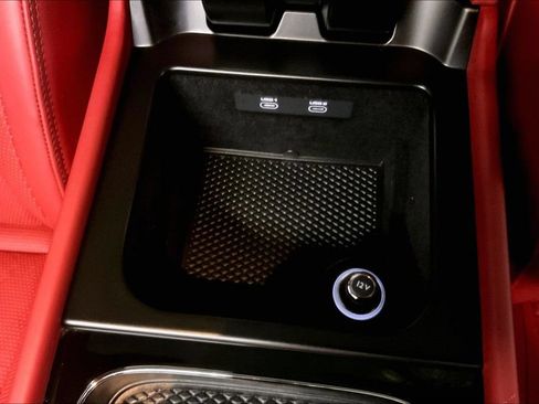 Used 2022 Bentley Bentayga AWD/4WD image 36