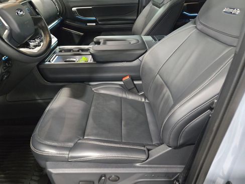 Used 2025 Ford Expedition Platinum w/ Stealth Performance Package image 29