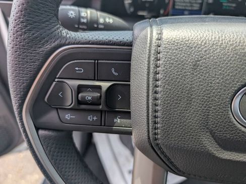 Used 2025 Toyota Tacoma TRD Off-Road AWD/4WD image 18