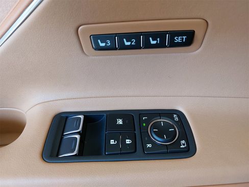 Used 2018 Lexus LC 500 Coupe image 33