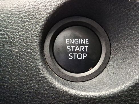 Used 2024 Toyota Corolla Cross XLE image 23