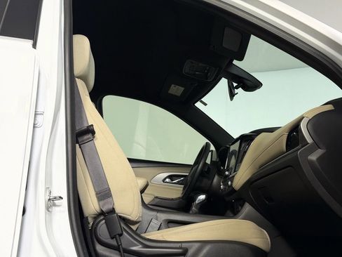 Used 2023 Chevrolet Traverse LT image 30