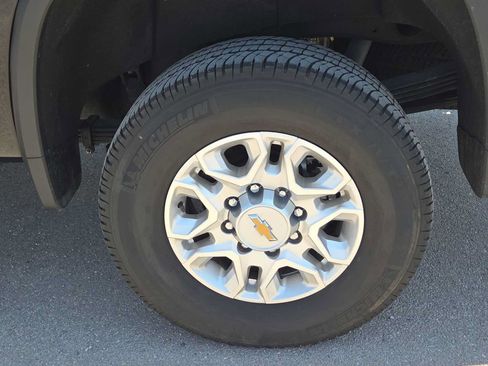 Used 2024 Chevrolet Silverado 2500 LTZ AWD/4WD image 12