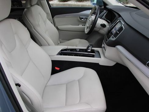 Used 2023 Volvo XC90 B5 Core AWD/4WD image 32