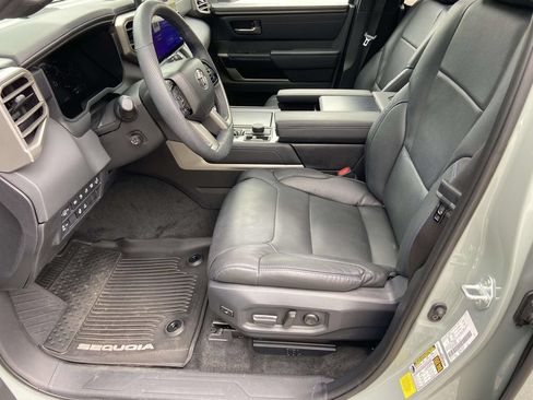 Used 2026 Toyota Sequoia Platinum AWD/4WD image 18