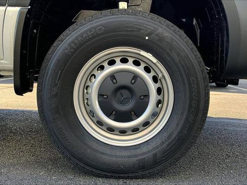 Used 2024 Mercedes-Benz Sprinter 2500 image 39