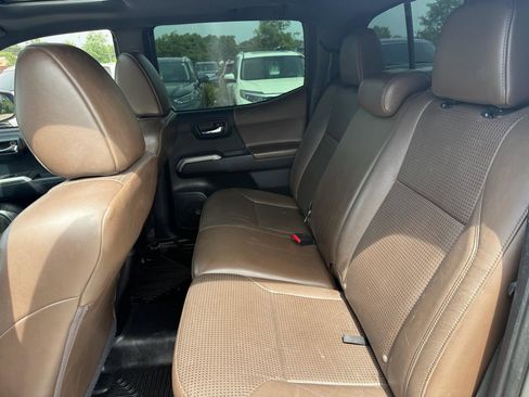 Used 2016 Toyota Tacoma Limited w/ Towing Package RWD image 15