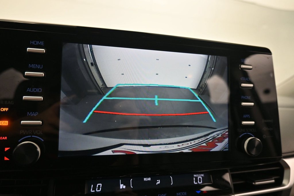 Used 2024 Toyota Sienna XLE FWD image 18