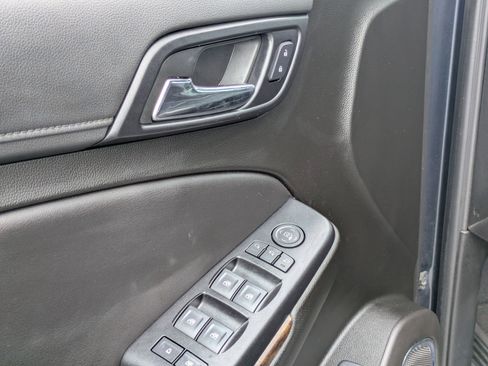 Used 2019 Chevrolet Tahoe LT image 12