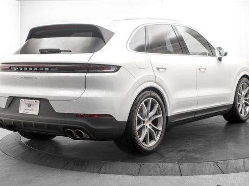 Used 2025 Porsche Cayenne S AWD/4WD image 3