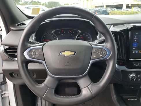 Used 2022 Chevrolet Traverse LT image 18