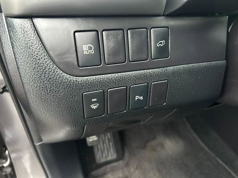 Used 2017 Toyota Highlander Limited image 10