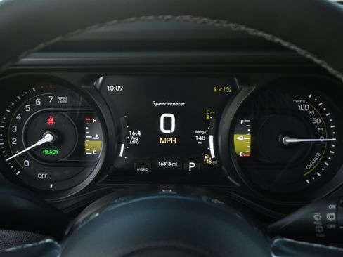 Used 2025 Jeep Wrangler Unlimited Sahara AWD/4WD image 24