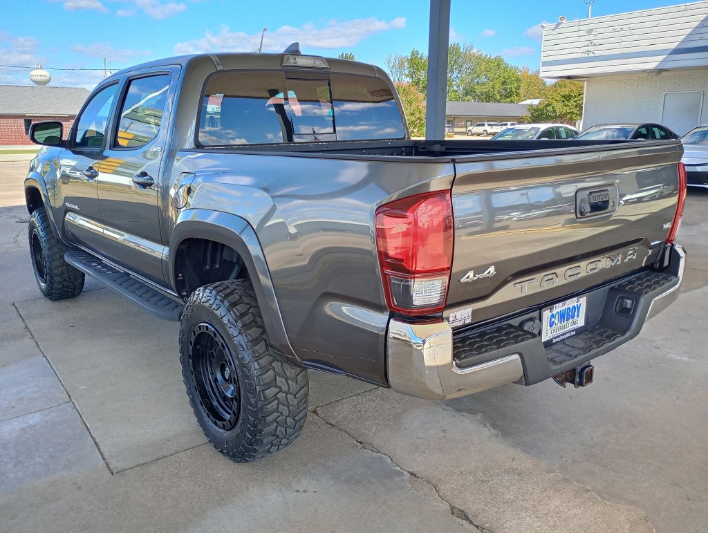 Used 2019 Toyota Tacoma SR5 AWD/4WD image 3