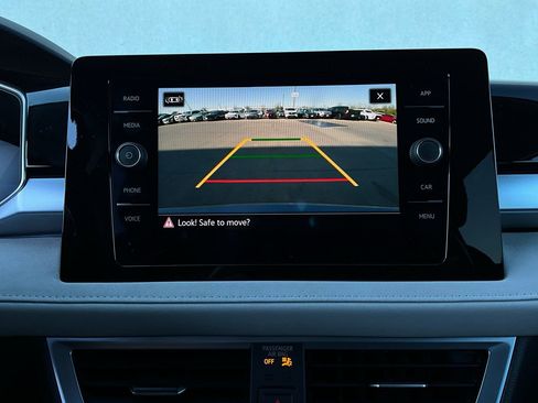 Used 2025 Volkswagen Taos SE image 33