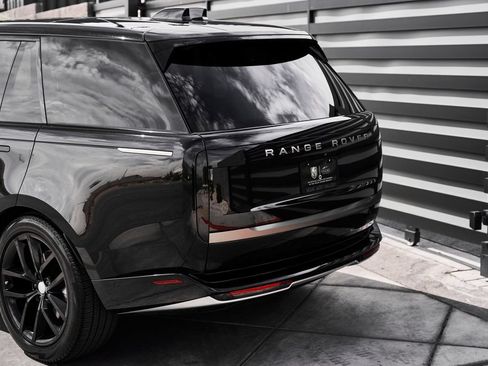 Used 2025 Land Rover Range Rover Long Wheelbase SE AWD/4WD image 9