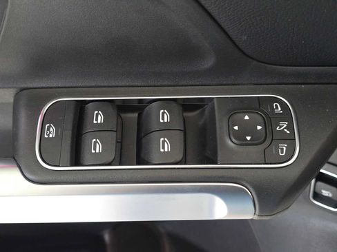 Used 2026 Mercedes-Benz GLB 250 4MATIC image 24