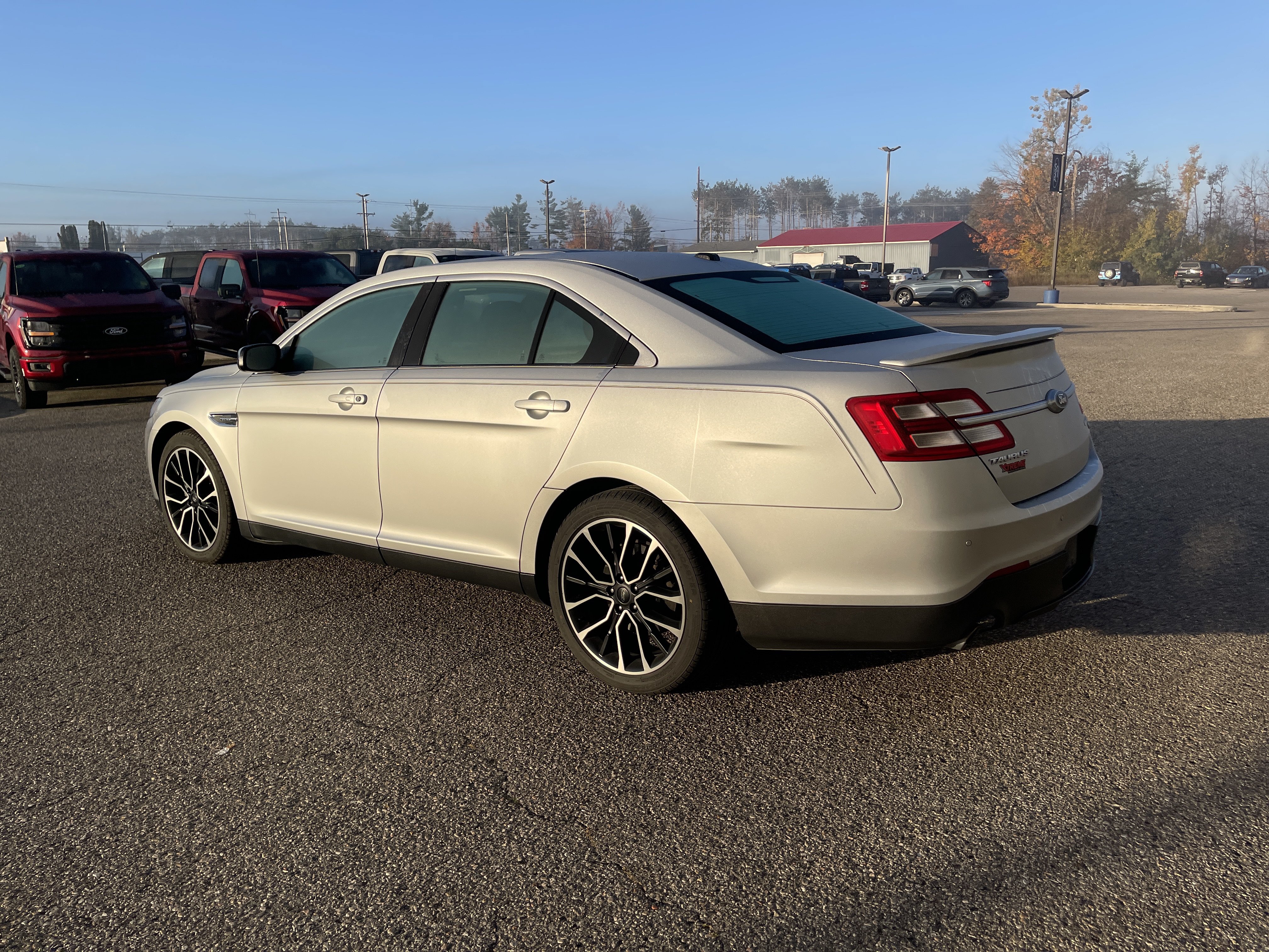 Used 2019 Ford Taurus Limited AWD/4WD image 6