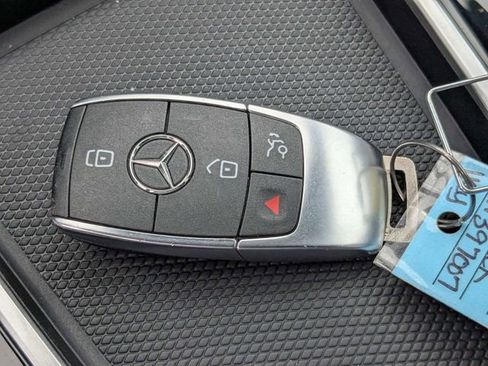 Used 2025 Mercedes-Benz GLB 250 image 29