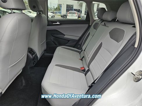 Used 2022 Volkswagen Taos SE image 7