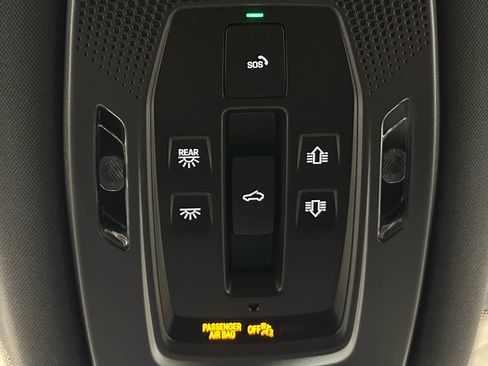 Used 2025 Porsche Cayenne image 37