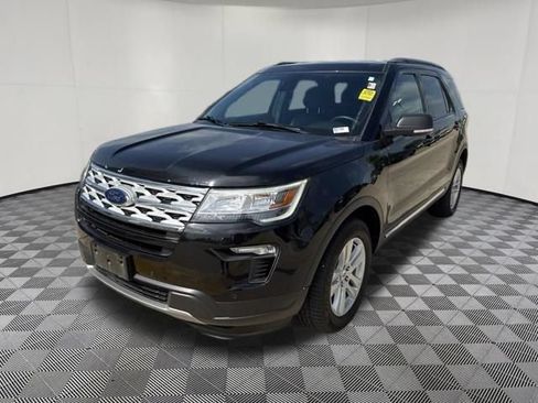 Used 2019 Ford Explorer XLT w/ Equipment Group 202A AWD/4WD image 13