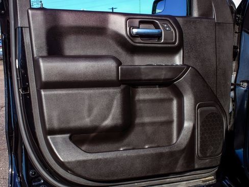 Used 2023 Chevrolet Silverado 1500 Custom image 8