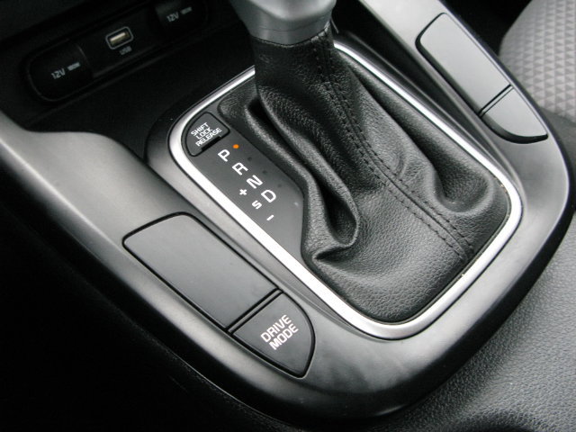 Used 2025 Kia Soul LX w/ LX Technology Package FWD image 19