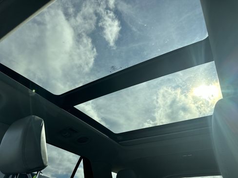 Certified 2025 Ford Explorer Platinum w/ Ultimate Package image 24