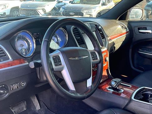 Used 2014 Chrysler 300 image 12