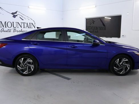 Used 2024 Hyundai Elantra Limited image 8