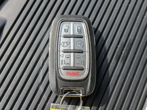 Used 2024 Chrysler Pacifica Limited FWD image 34