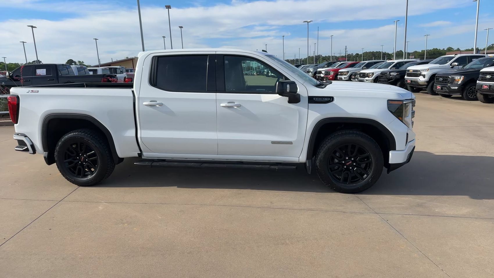 Used 2024 GMC Sierra 1500 Elevation w/ Elevation Premium Package AWD/4WD image 9