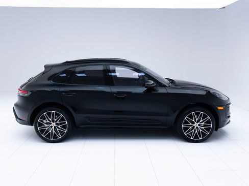 Certified 2025 Porsche Macan image 8