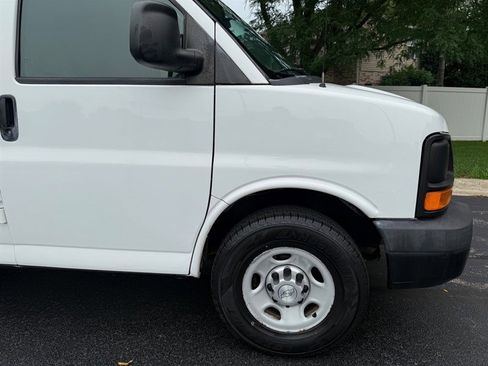 Used 2015 Chevrolet Express 2500 image 39