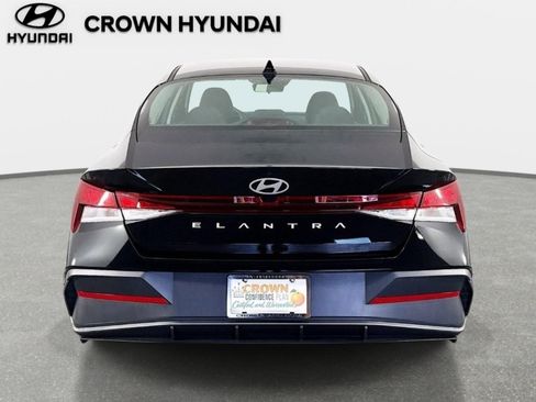 Certified 2026 Hyundai Elantra SE FWD image 6