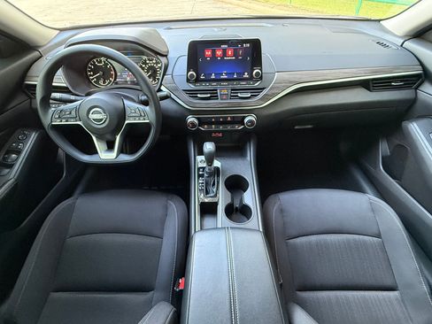 Used 2025 Nissan Altima 2.5 SV FWD image 15